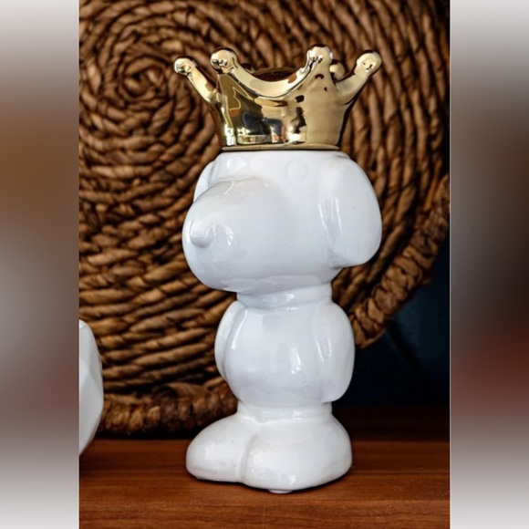 Other - Dog Sculpture Whimsical Decor 🐾
Silver Dog with gold Crown